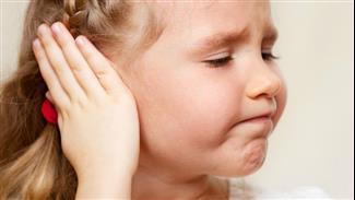 דלקות אוזניים בילדים ותינוקות: כל הסוגים, התסמינים ודרכי הטיפול