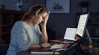 דיכאון בנשים: האם ימי עבודה ארוכים מעלים את הסיכון?