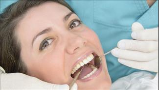לכל בעיה יש פתרון: הכל על השתלות שיניים במקרי קיצון