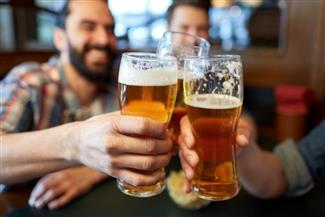 מפתיע: אלכוהול עשוי להאט ירידה קוגניטיבית