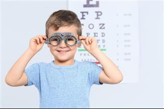 לא רק משקפיים: השיטות שעשויות לטפל בקוצר ראיה בילדים