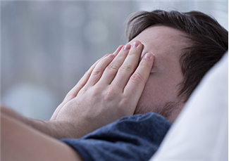 איך להקל על כאבים בשינה?