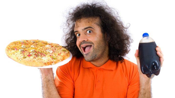 צרבת - פיצה ושתיה מוגזת עלולות לגרום לצרבת