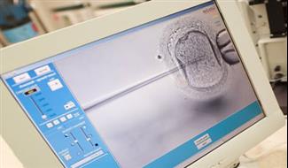 הקשר בין חצוצרות חסומות להפריה חוץ גופית