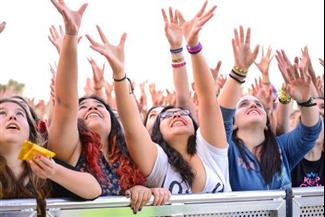 מתבגרים: מתי הערצת כוכבים הופכת לאובססיה