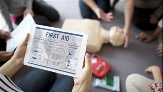 זהירות, אש! המדריך השלם להתמודדות עם כוויות ושאיפת עשן