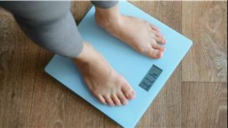 סובלת משחלות פולציסטיות? 5 סיבות הגורמות לעלייה במשקל