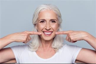 השתלות שיניים ביום אחד: האם הן אכן מתאימות לכולן?