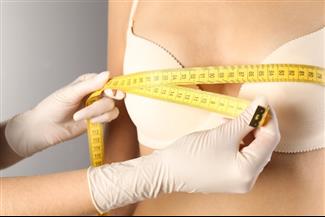 ניתוח הרמת חזה: מי נחשבת למועמדת מתאימה וכיצד ניתן לוודא שהתוצאה תראה טבעית?