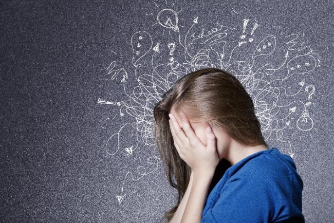 אישה סובלת מחרדה ייתכן בגלל מולקולת החיסון IL-17 המקשרת בין הגוף לבין הנפש