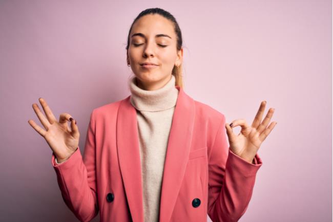אישה מתרכזת ומתמקדת