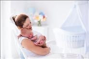 התפתחות של תינוק: מה קורה מהלידה עד גיל שלושה חודשים?