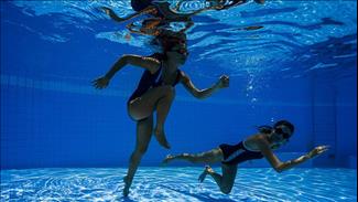 בים או בבריכה: פעילות גופנית שאפשר לעשות מתחת למים