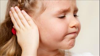 דלקות אוזניים בילדים ותינוקות: כל הסוגים, התסמינים ודרכי הטיפול
