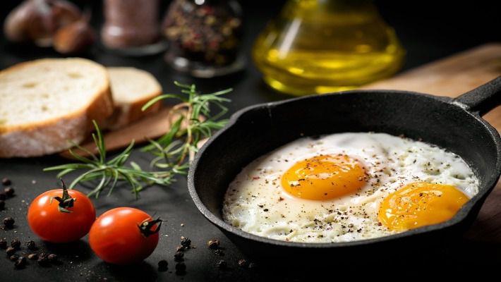 ביצים מכילות ביוטין, מינרל שמסייע לצמיחת השיער