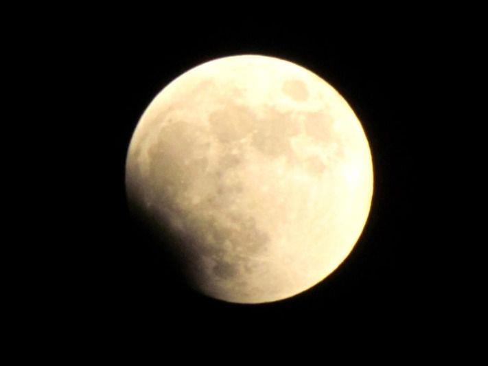 צילום תקריב של ליקוי ירח