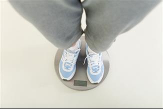 האם הגיל באמת משפיע על הירידה במשקל?