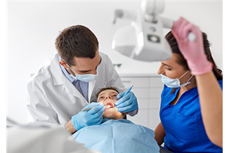 בריאות הפה: 5 טיפים מוכחים מחקרית לשמירה על החניכיים והשיניים