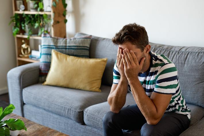 אדם סובל מדיכאון עמיד