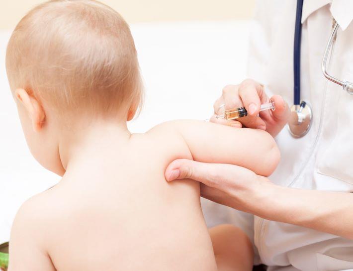 תינוק מקבל חיסון נגד וירוס RSV, פליביזומב